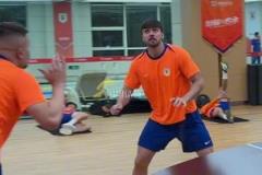 泰山隊力量房比拼臺克球，澤卡、卡扎爾赤腳上陣