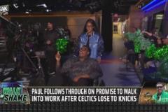 限定版裝備！皮爾斯坐輪椅抵達(dá)演播室