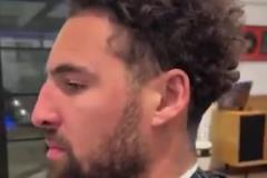 陌生！克萊把頭發剃短了，看著有些滄桑