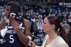 愛德華茲接受美女記者采訪：腳踝OK蘭德爾打出這表現我們很難輸