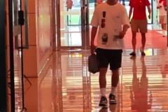 寵粉豪哥上線！韋世豪賽前耐心給球迷們簽名，來者不拒！