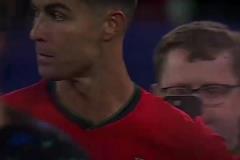 經典解說詞：C羅環顧四周的隊友，找不到可以幫助自己的人！