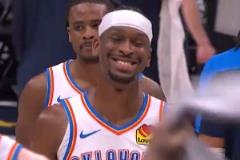 什么鬼？掘金G3贏球冷靜慶祝 亞歷山大退場時竟然還在笑