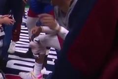 下面...我簡單說兩句！威少在加時暫停期間為隊友們加油鼓勁