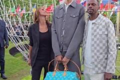 強大的基因！文班亞馬的父母也有將近兩米吧