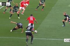 秀翻天了！帕夫利季斯戲耍葡體后防線送助攻！