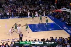 末節(jié)布倫森1v1極限高難三分全場(chǎng)沸騰！一看分差落后20分