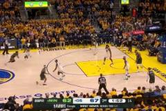 拉弓如滿月！愛德華茲殺入禁區一柱擎天隔扣魯尼