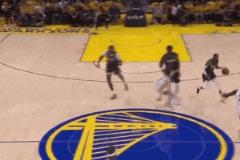 火箭記者發推：勇士隊這些動作難道不是正大光明的假摔嗎？