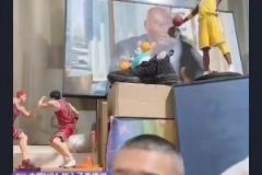 網(wǎng)紅發(fā)表不當(dāng)言論：四川還有人黑科比？當(dāng)初就該給你們?nèi)悸窳? style=