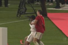 不講武德！穆勒“偷襲”奧利塞讓其享受啤酒浴！