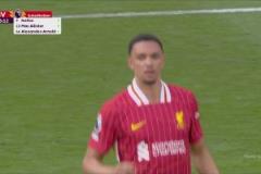 賽季結束自由身離隊！阿諾德替補登場安菲爾德爆發出噓聲！