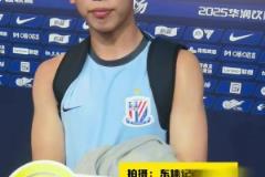 下場再進一個! 申花賽后更衣室里，劉誠宇和楊皓宇顯得信心滿滿!