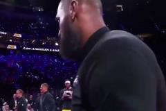 詹姆斯?jié)饷即蚯?連線成習(xí)慣 哪怕是帽子都可以精準(zhǔn)接住