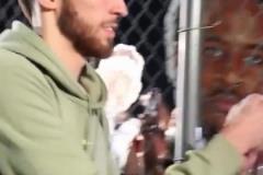 氛圍太好了！深夜的俄城機場，圍滿了球迷歡迎雷霆眾將士凱旋而歸