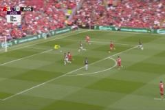 詹俊：槍手的防線崩潰了！迪亞斯閃電再下一城，利物浦2分鐘2球