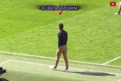 滿分表現(xiàn)！現(xiàn)場(chǎng)直拍：國(guó)家德比賽后，德容擁抱了他的父親！