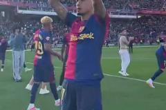 西甲冠軍+賽季三冠王穩了！巴薩擊敗皇馬賽后在更衣室瘋狂慶祝