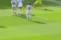 這合理嗎？楚阿梅尼手球未判點！裁判語音：手臂下垂＆無清晰機位