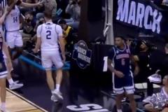 獨行俠球迷偷著樂！弗拉格旱地拔蔥逆天排球大帽，身體素質太炸了