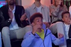 雙向奔赴！馬刺去年抽中狀元簽 文班亞馬激動鼓掌握拳慶祝