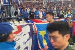 申花賽后花絮，米內羅用球迷手機拍大合影,劉誠宇親簽袖標送球迷