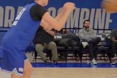 弗拉格聯合試訓三分表現！這出手動作感覺很柔和啊~