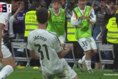 皇馬上演絕殺！皇馬小將后衛拉蒙95分鐘破門建功！巴薩奪冠推遲！