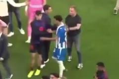 換個角度看！弗里克招呼球員趕緊回更衣室