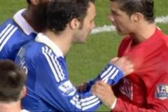 蘭帕德展現(xiàn)真正體育精神的時(shí)刻，不然C羅要被罰下了