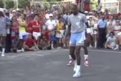 庫里的球感有多恐怖？139米一桿進洞！