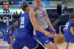 英雄出少年！“攝影師”愛德華茲已經(jīng)先后戰(zhàn)勝詹杜庫的球隊了！