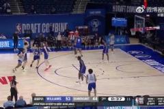 仔細回看楊瀚森這記妙傳，傳出去那一刻，板凳席已經準備起立慶祝