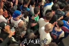 這也太勇了，綠軍球迷賽后在尼克斯球迷的嘲諷中離開...