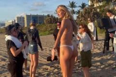 好家伙，這身排骨！庫里教妹布林克性感泳衣寫真，這也太瘦了