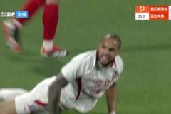 重慶這球市是真火爆啊！這腳世界波，直接點燃了現場球迷的熱情！