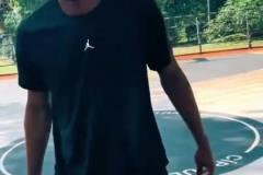 哥們兒你咋想的？竟然問八村塁選詹姆斯還是庫里