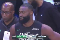 無緣衛冕！慘遭尼克斯淘汰，去年FMVP杰倫-布朗賽后難掩失落