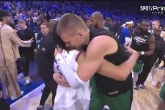 綠軍無緣衛冕！尼克斯G6大勝晉級東決，賽后雙方擁抱致意！