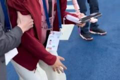 足球博主王楚淇現場觀戰巴黎vs歐塞爾，被巴爾科拉怒抽一腳