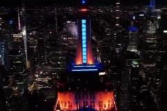 這排面拉滿了啊！！！紐約帝國大廈點燈慶祝尼克斯殺進東決