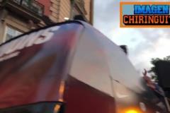 傳承！亞馬爾穿著一件印有他兒時與梅西合影的襯衫