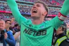 冠軍門將！曼聯(lián)棄將亨德森撲點+屢獻神撲！賽后奪冠吶喊慶祝！