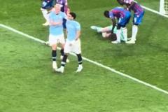 現(xiàn)場視角馬爾穆什罰丟點球！哈蘭德過來安慰！