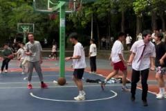 阿隆-戈登真是一個很神奇的球員啊！什么都會一點！像伊戈達拉？