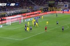 國米再次領(lǐng)先！恰爾汗奧盧任意球開出，鄧弗里斯頭球破門