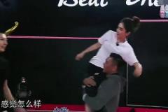 Ella現場坐在易建聯(lián)肩膀，倆人這體型差距還以為父女呢