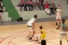 學生時代1.9米文班帶球戲耍后衛