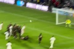 羅伊斯任意球絕平，洛里鞭長莫及