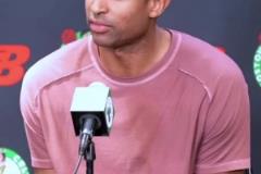 退役還是留隊？霍福德：現在談這個還為時尚早，我先陪陪老婆孩子